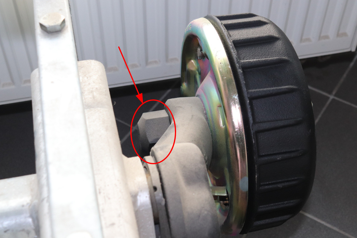 Krytka matice čepu náprav B1600/B1800 EURO