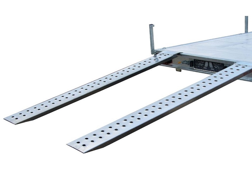 WIOLA Multitrailer 3500 kg 4100 X 2100 podlaha z hliníku integrované nájezdy 