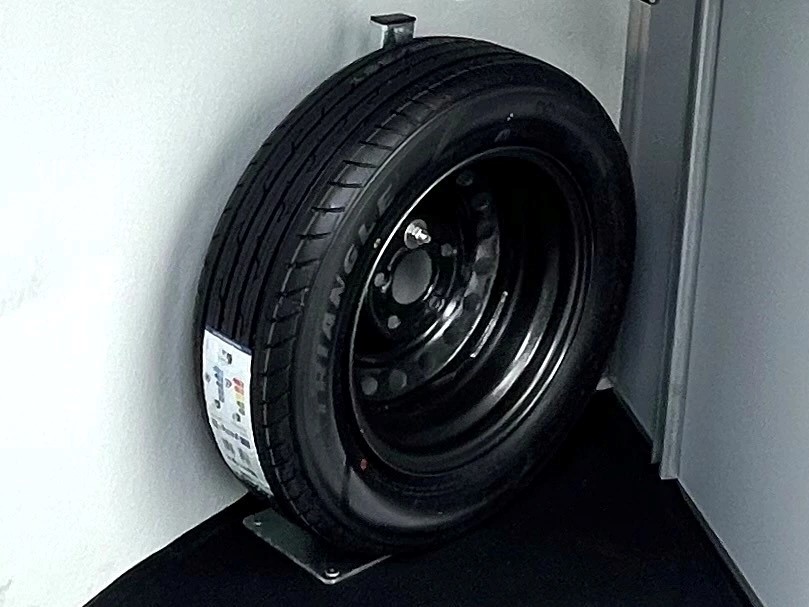 Držák rezervy do skříňových přívěsů Debon, Cheval