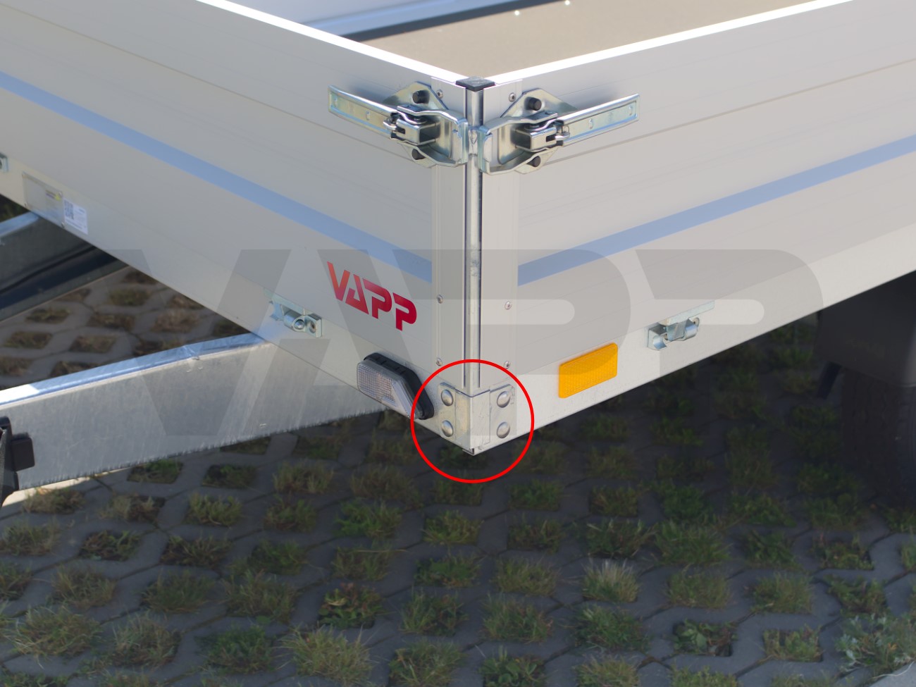 Držák rohového sloupku 25x25mm na přívěs AGADOS VZ 22 EXPRESS, VZ 32 EXPRESS