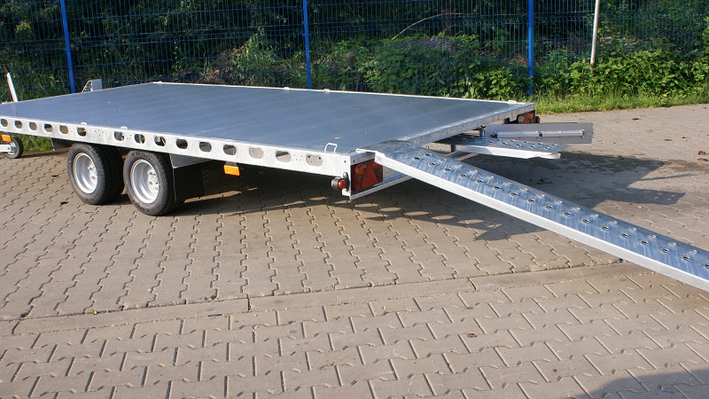 WIOLA Multitrailer 3500 kg 4100 X 2100 podlaha z hliníku integrované nájezdy 