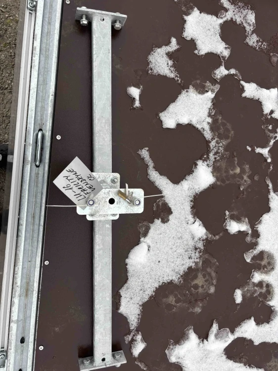 Držák rezervy pod ložnou plochou pro přívěs Pongratz LH 2600/3100