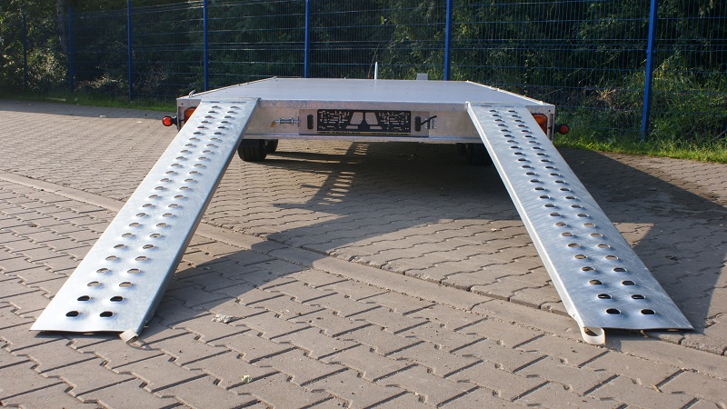 WIOLA Multitrailer 3500 kg 4100 X 2100 podlaha z hliníku integrované nájezdy 