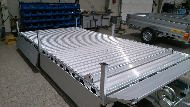 WIOLA Multitrailer 3000 KG 4100 X 2100 podlaha z hliníku integrované nájezdy 