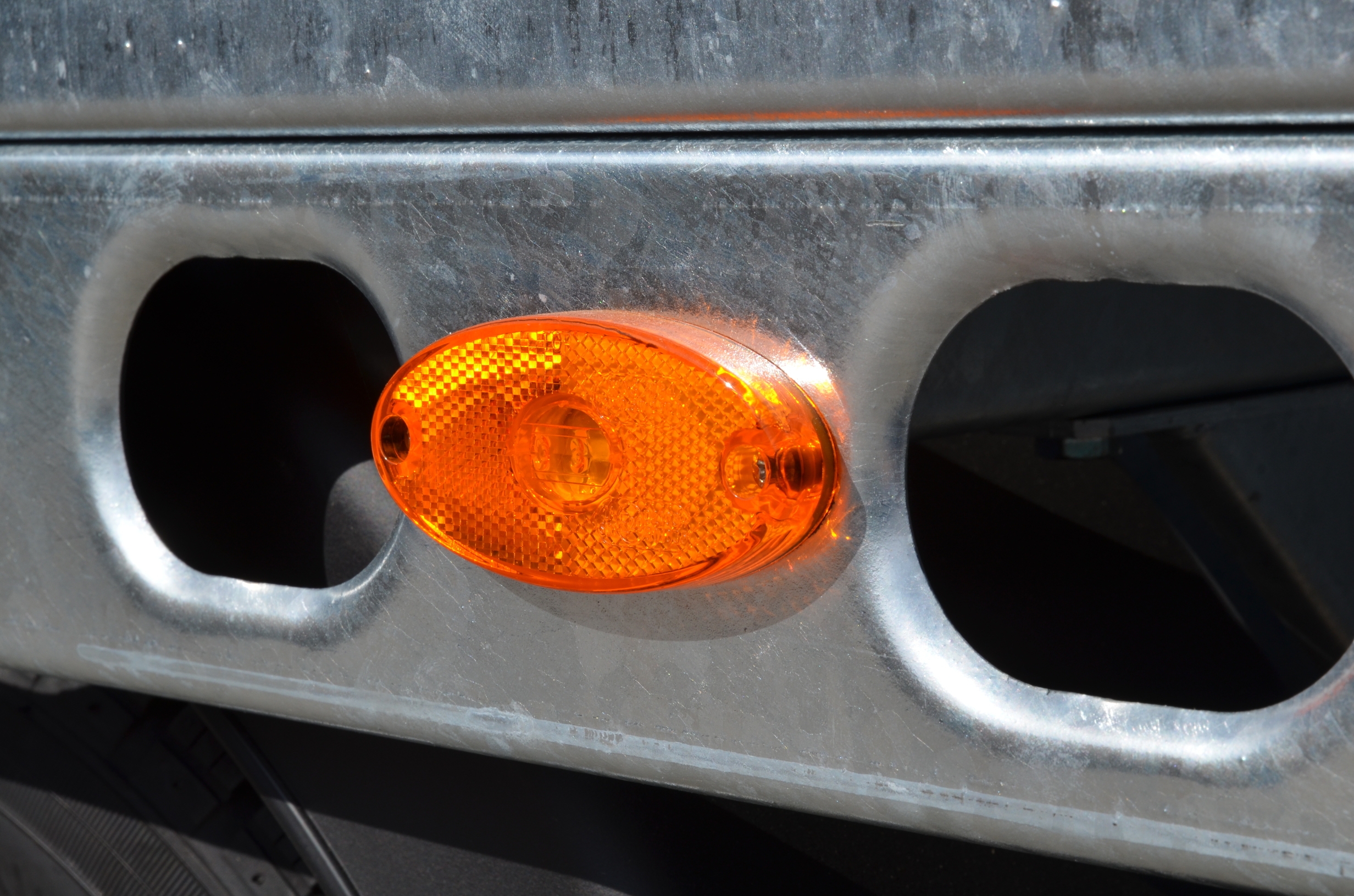 Svítilna boční obrysová LED WAS W64, 12-24V, eliptická 