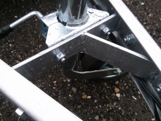 Centrální držák - výztuha óje - Brenderup 2270